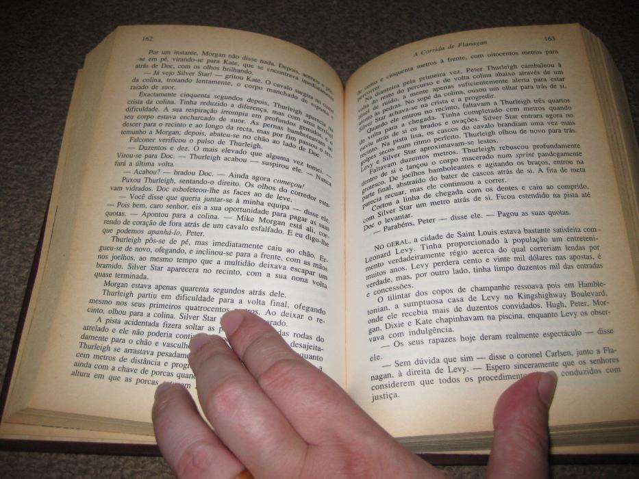 Livro com 4 histórias da selecção dos Reader’s Digest