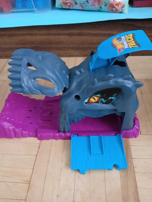 Hot wheels monster trucks team mega wrex