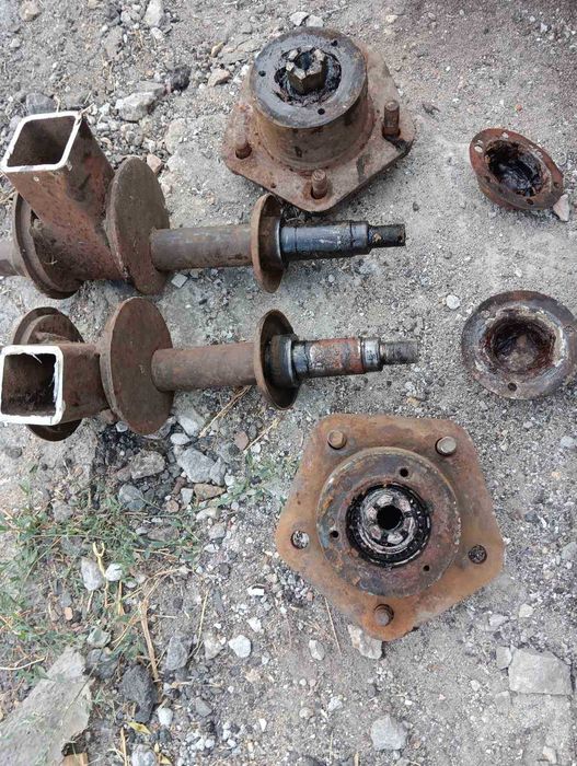 Ступицы пятишпиличные с подшипниками и осями
