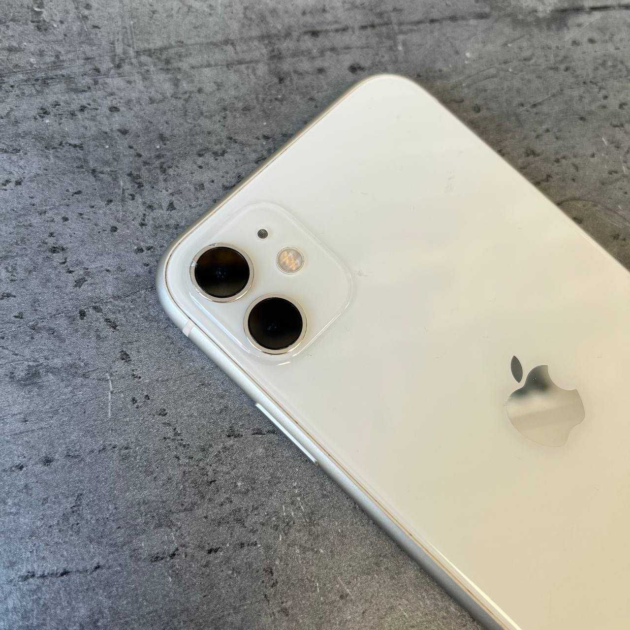 W dobrym stanie IPHONE 11 / 64 gb / BAT - 100%