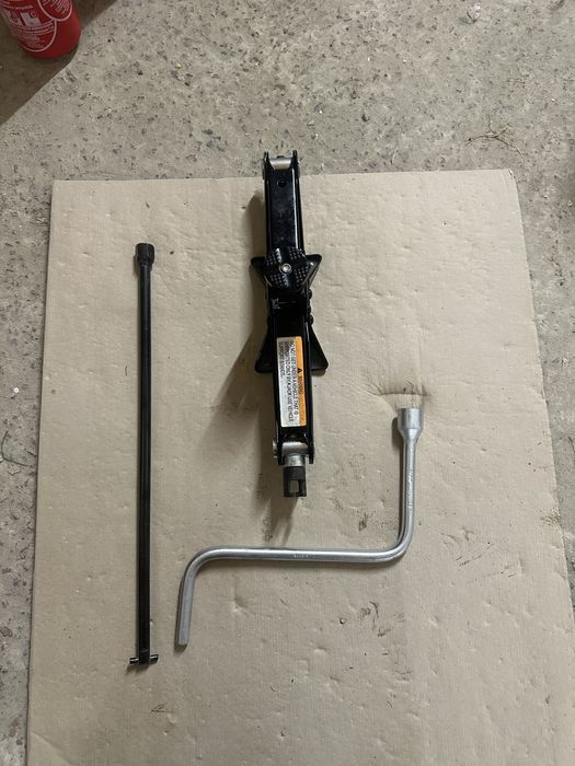 Домкрат ssang yong kyron,actyon sport