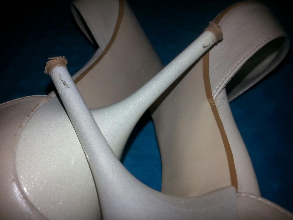 Ecru szpilki,skórzane,ślubne,38 stan b.dobry skóra