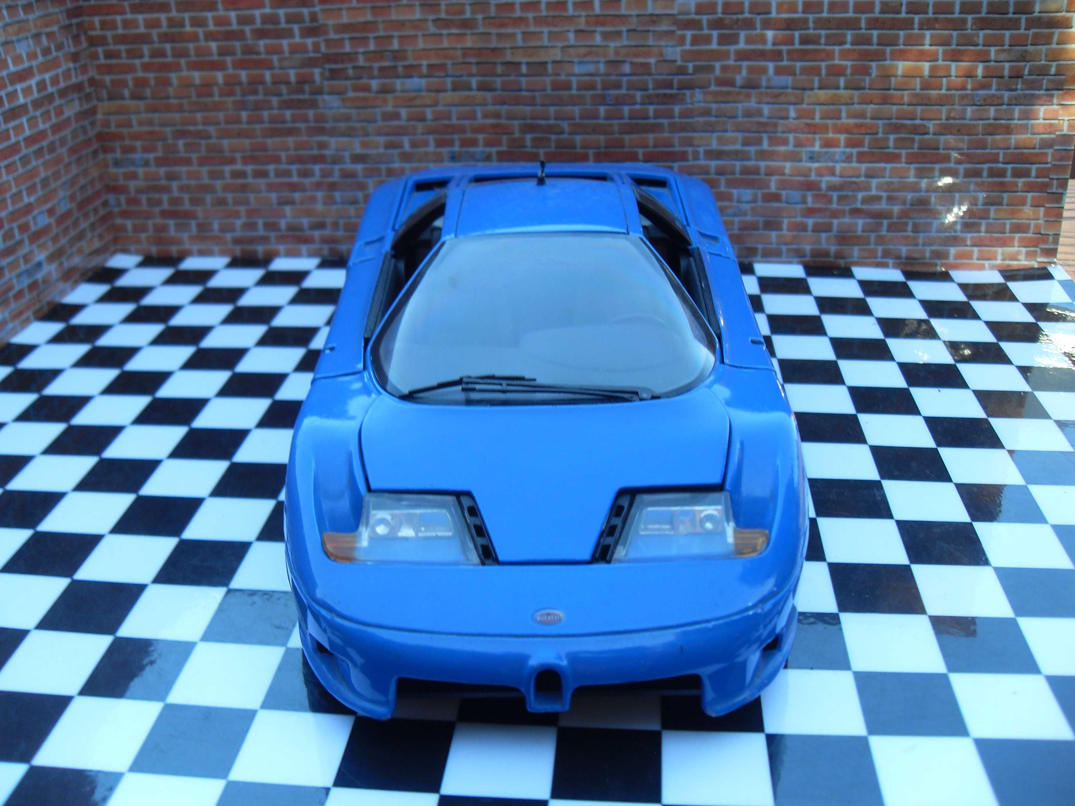 Bugatti EB 110  1:18