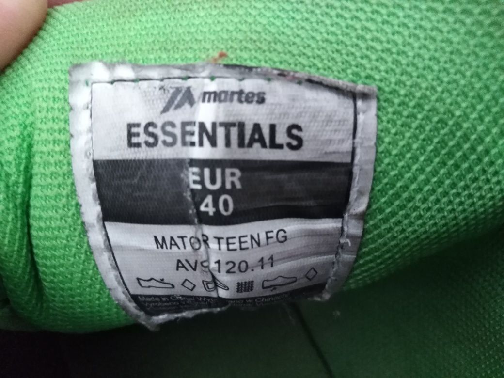 Sprzedam buty korki do piłki nożnej Martes Essentials rozm. 40