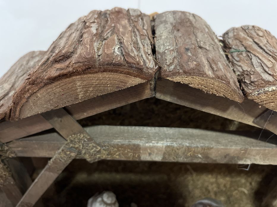 Presepio peças em marfinite e casa em madeira