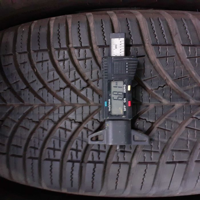 Komplet opon Goodyear Vector 4seasons Gen-3 215/55 R17 98W Nr.520