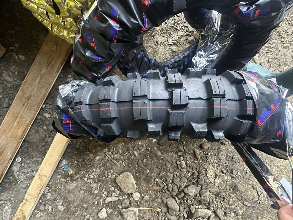 Мото шини колеса