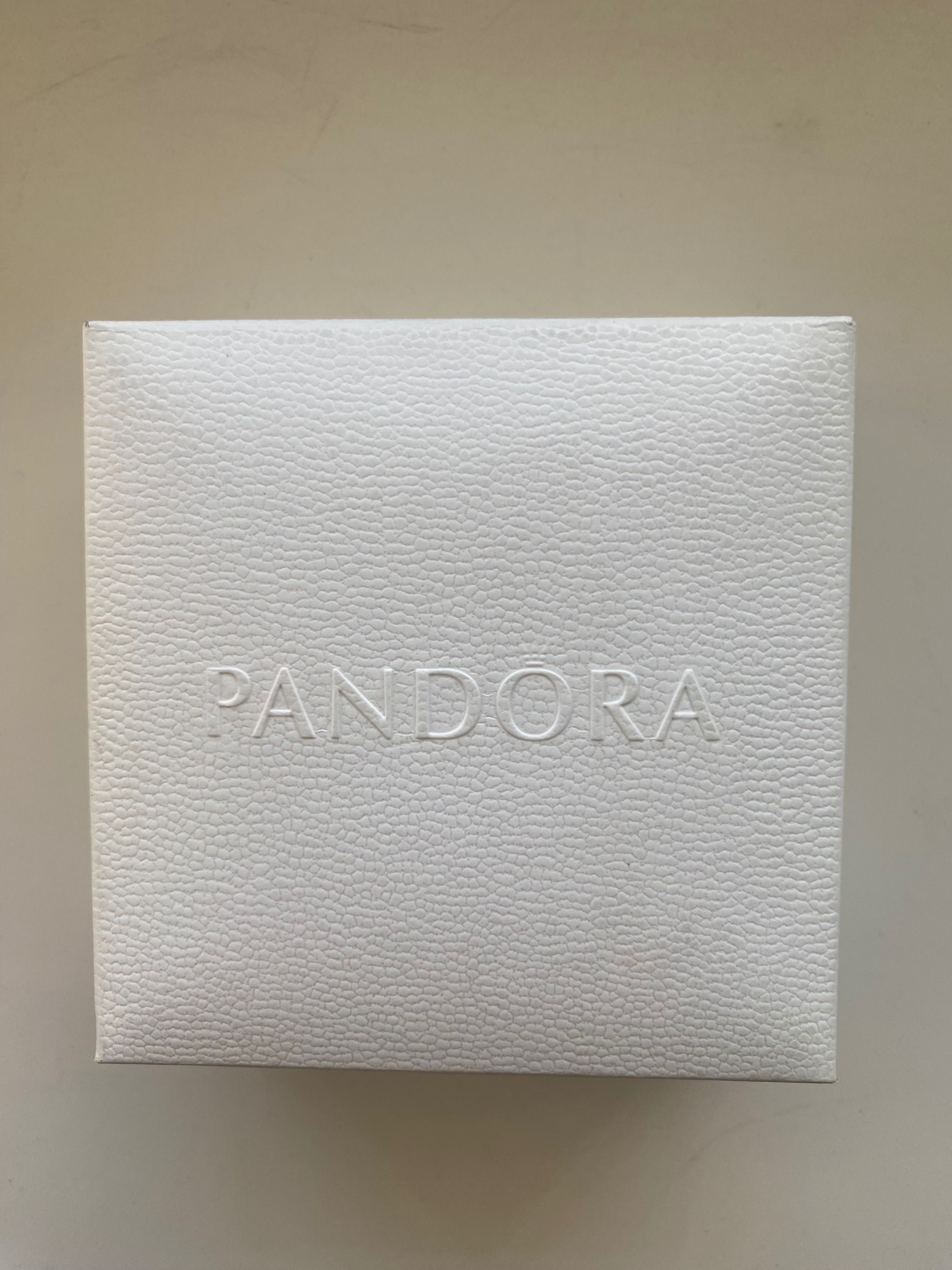 Коробка від браслету Pandora