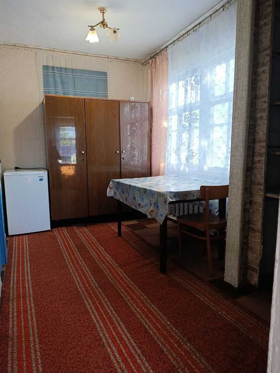 Здам в довгострокову аренду половину будинку .
