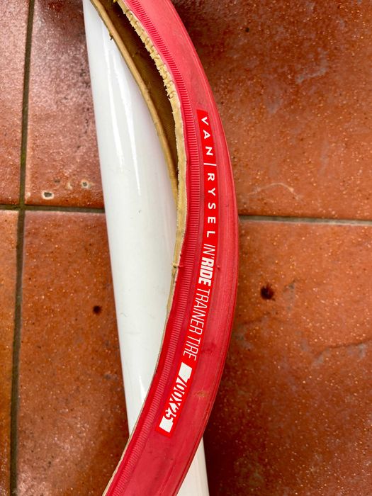 Trenażer rowerowy ELITE Qubo Fluid