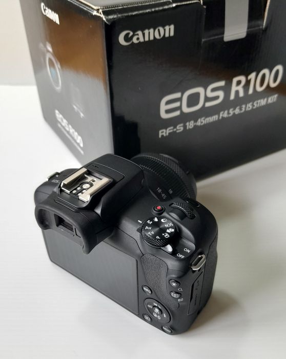 Canon R100 + RF-S 18-45mm Kit
