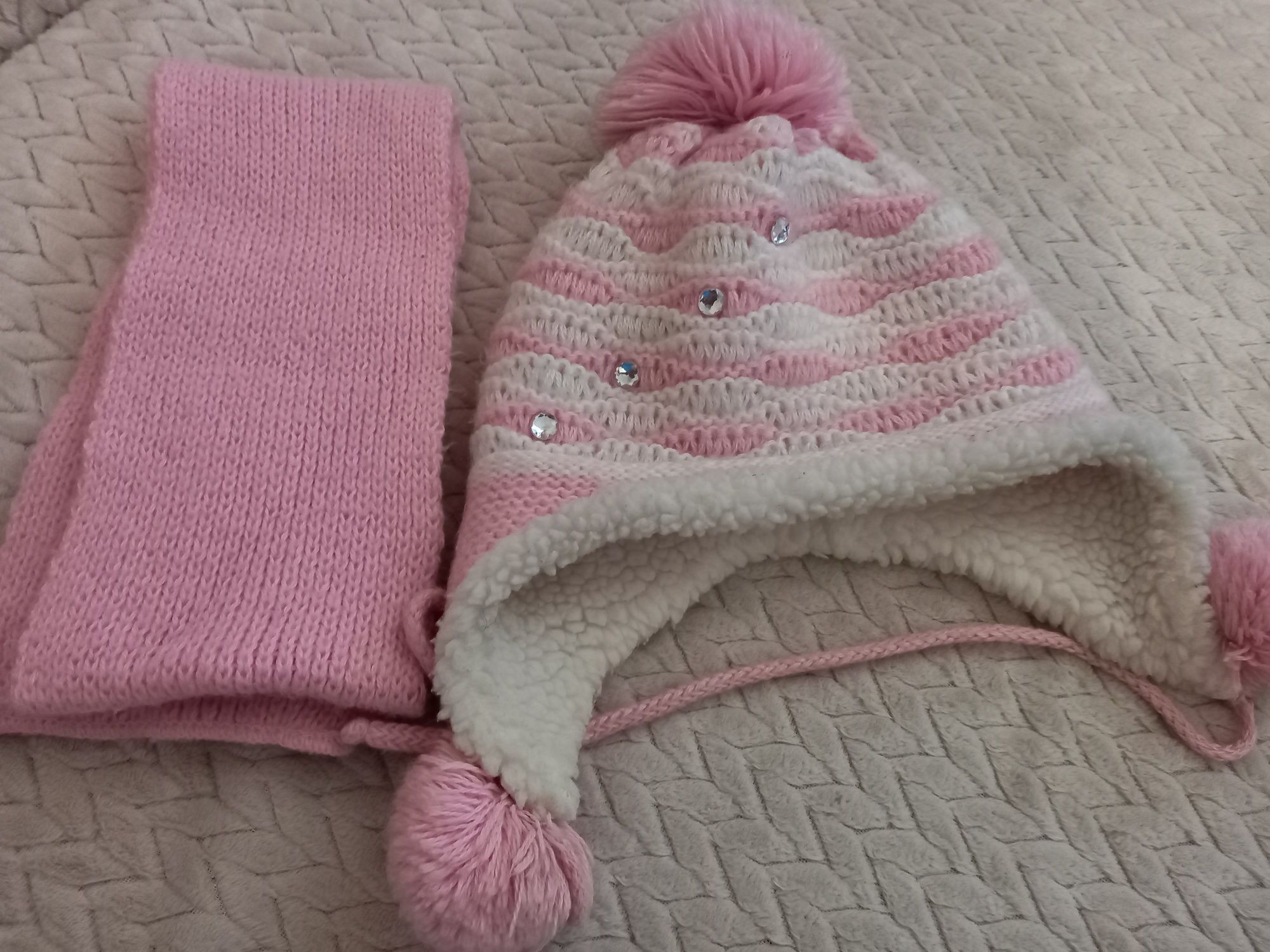 Зимняя шапка и шарф для девочки