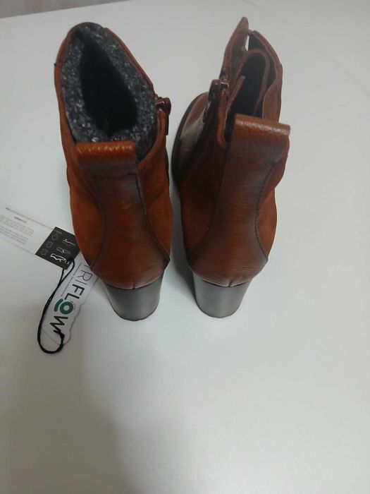 Botas novas nunca usadas