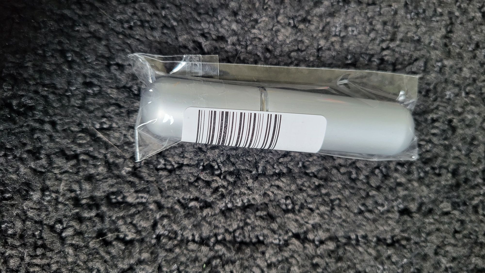 Atomizer, pojemnik na perfumy ładowany otworem w dole