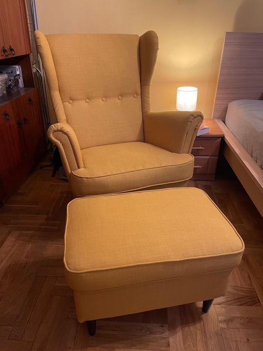 Fotel uszak żółty STRANDMON + podnóżek