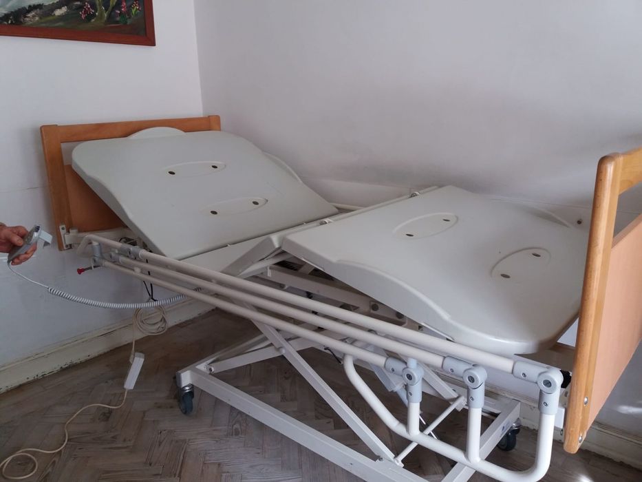 Cama articulada hospitalar