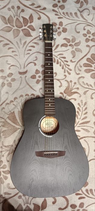 Гітара Дредноут з бронзовими струнами