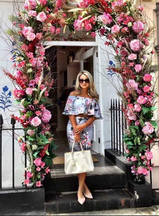 дёшево! Обалденный костюм для девчонок.размер S ,М