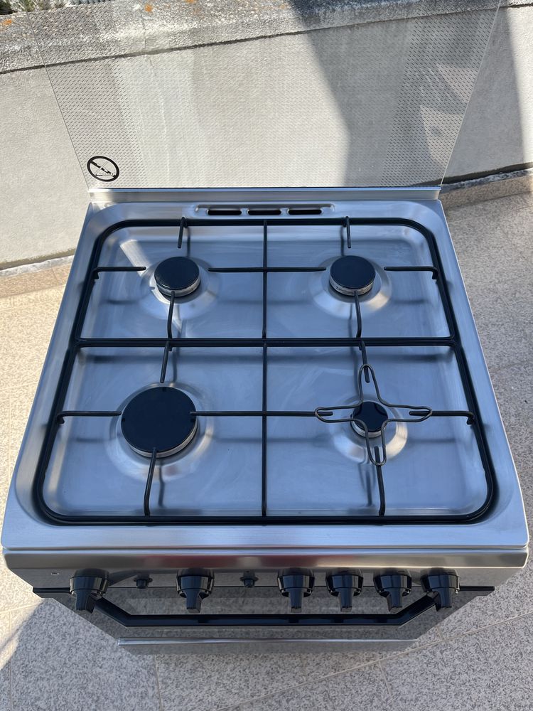 Fogão Indesit / Gás Butano (bom estado)