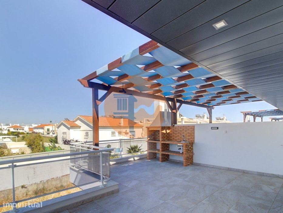 T1+3 Duplex com Garagem e Acesso Direto à Praia - Manta Rota