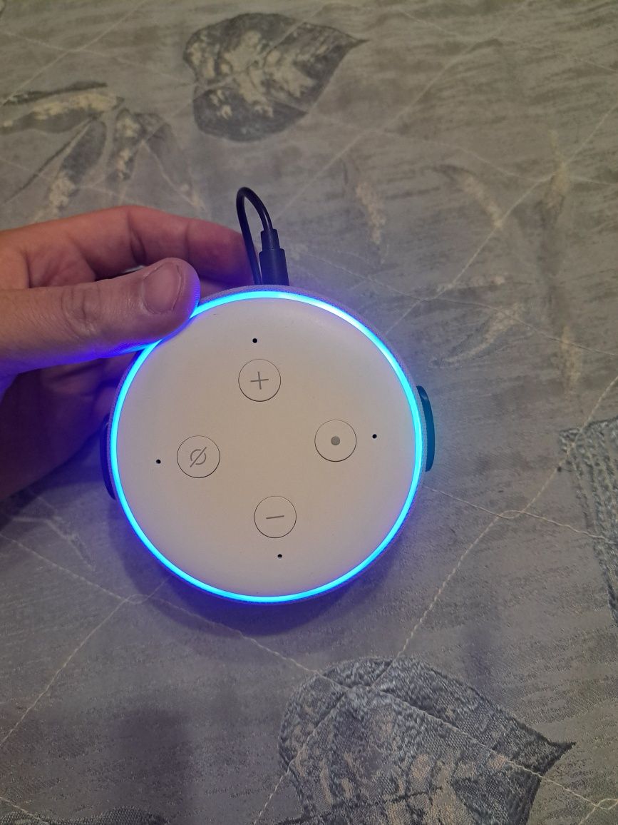 Смарт колонка Amazon Echo Dot