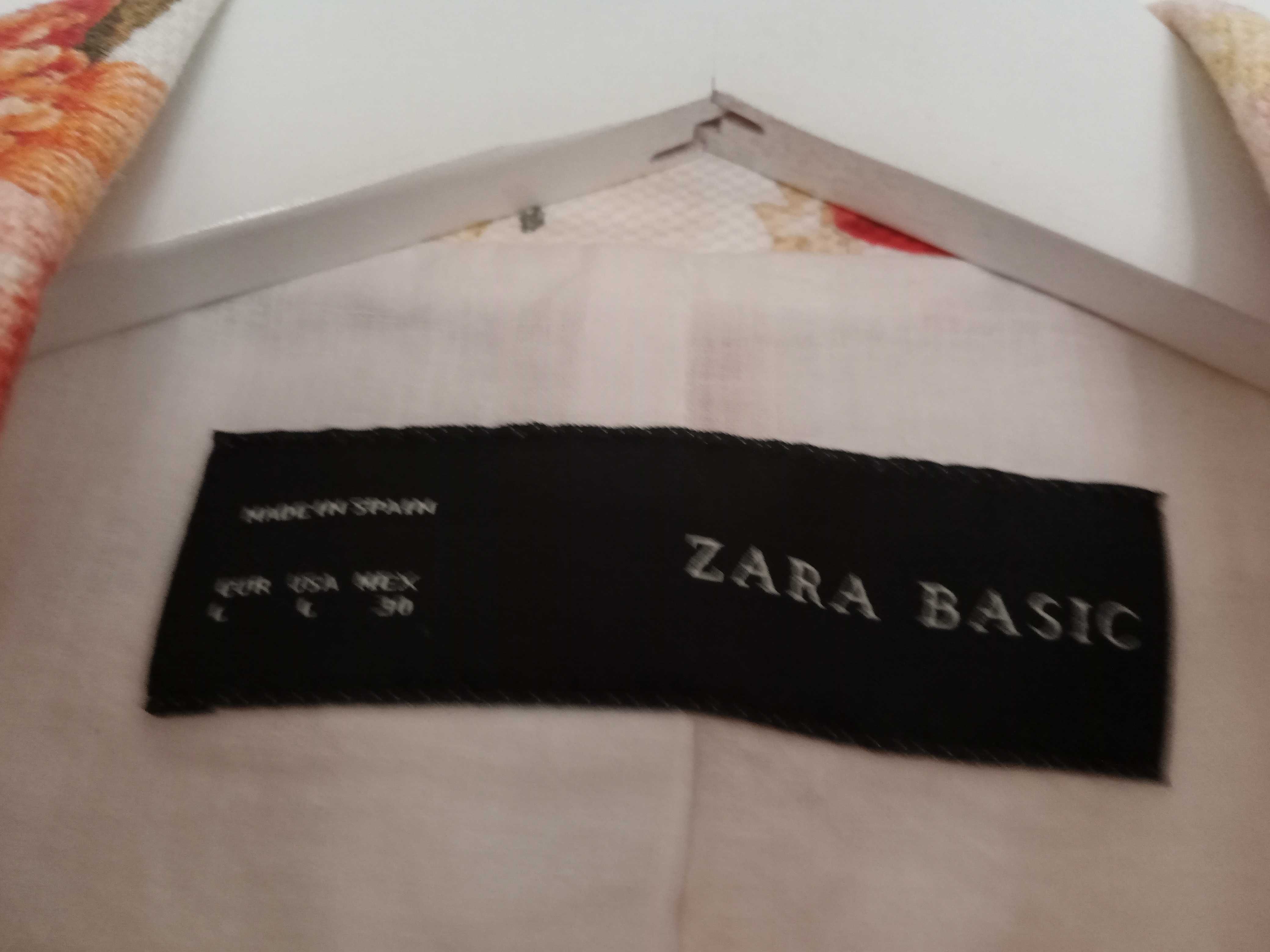 Blazer com padrão floral da Zara