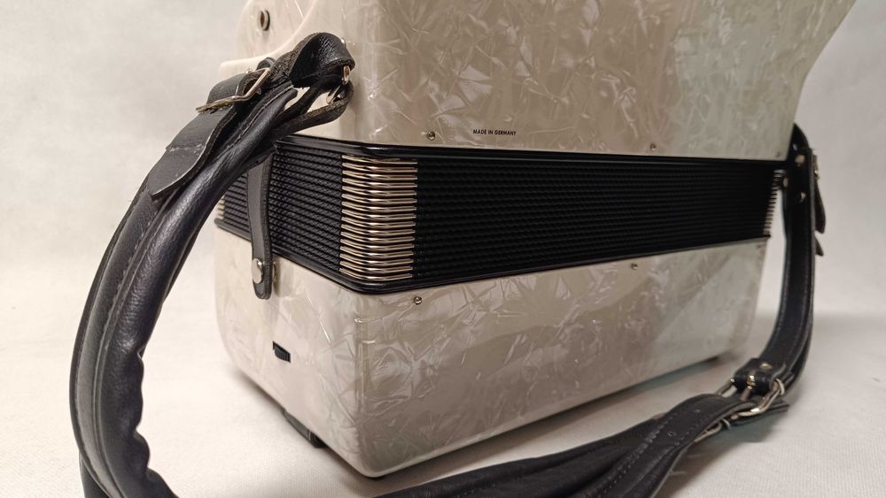 Akordeon Weltmeister Achat 72 bas