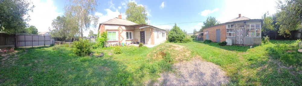 Будинок з земельною ділянкою (приватизовано)