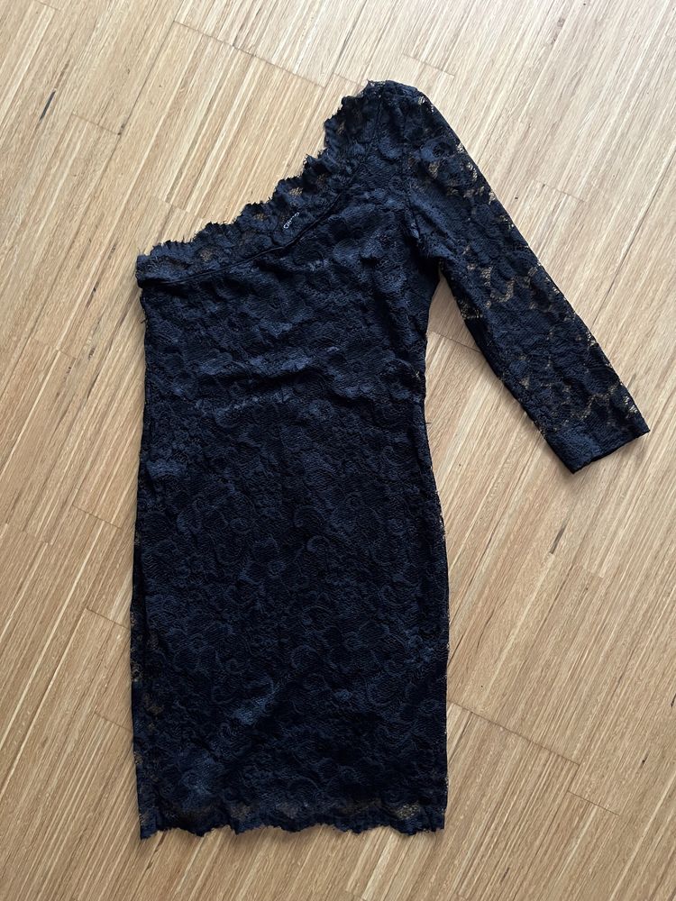 Czarna koronkowa sukienka mini Asos