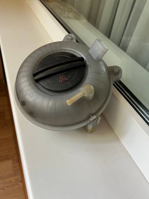 Розширювальний бачок охолодження