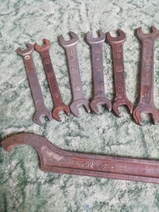 Ключи рожковые, ключ для шлицевых гаек. Молоток ссср