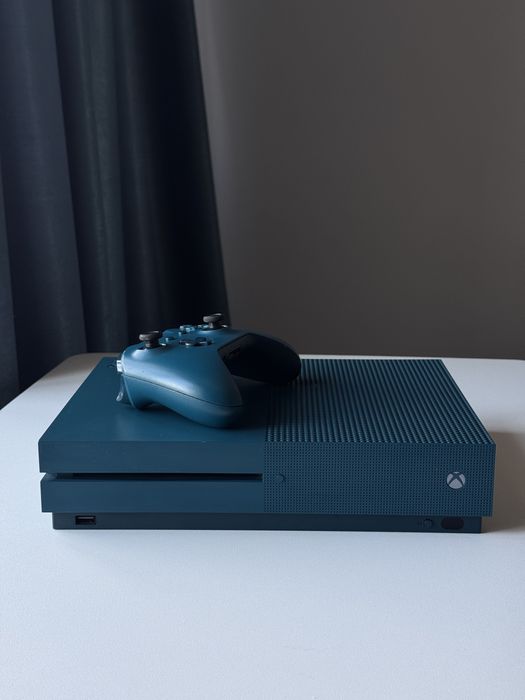 Xbox One S + 1 джойстик