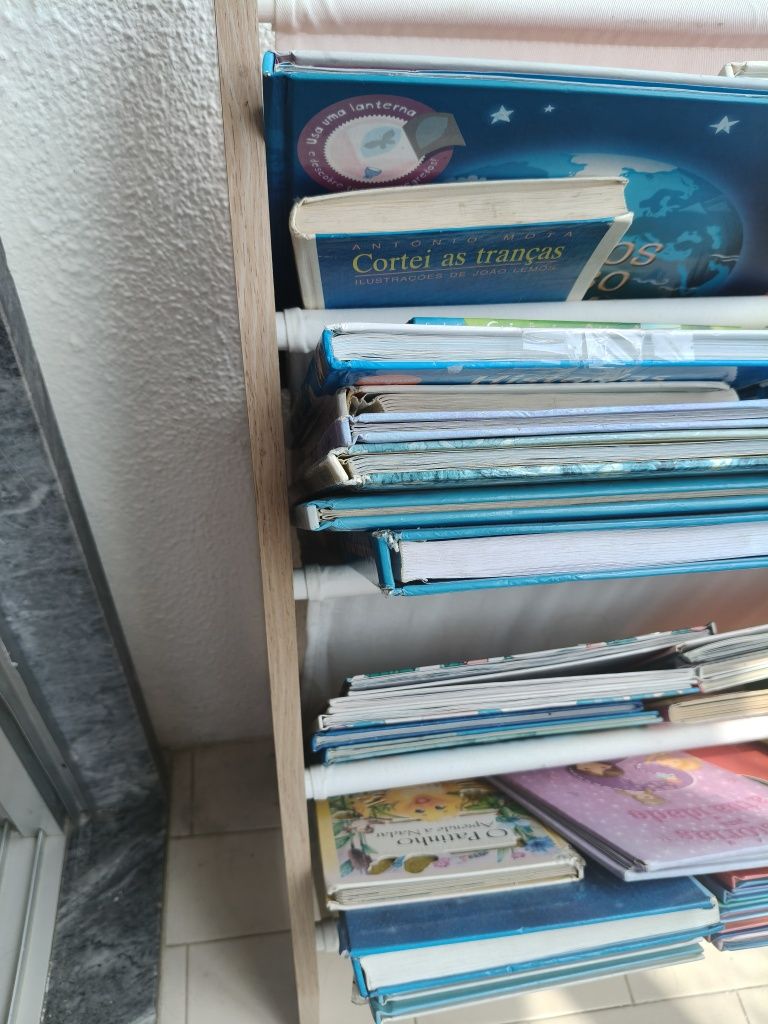 Estante de livros