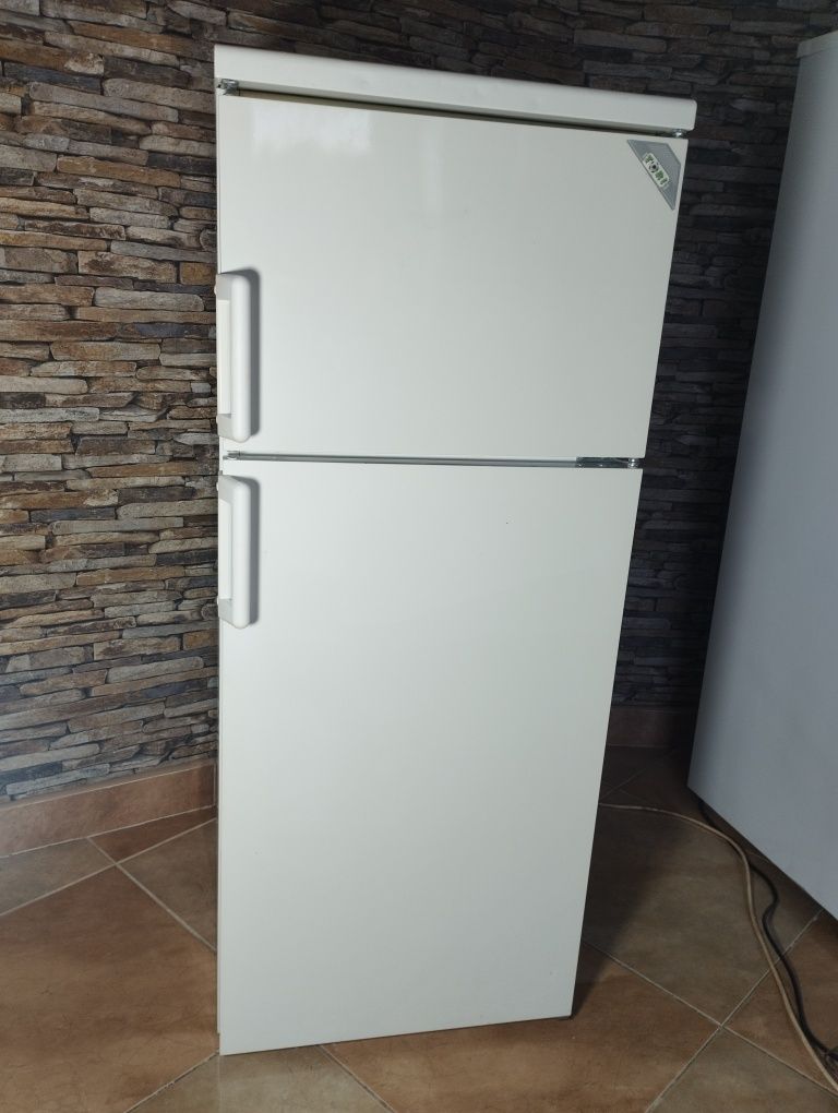 Холодильник з морозилкою Quelle