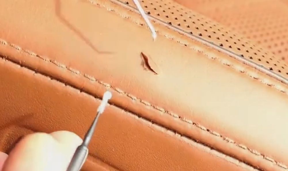 Regeneracja skóry samochodowej – naprawa, renowacja, farbowanie!