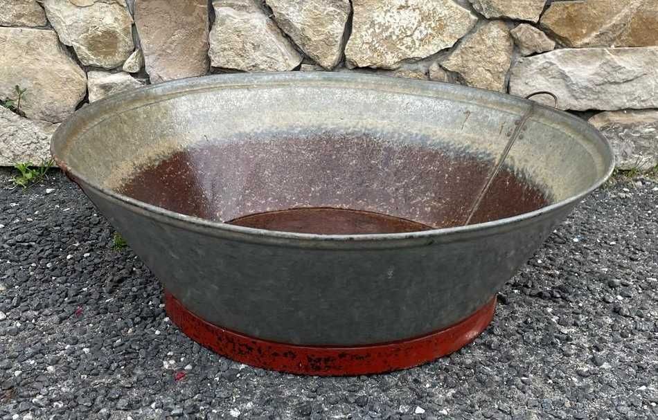 Alguidar antigo em Zinco