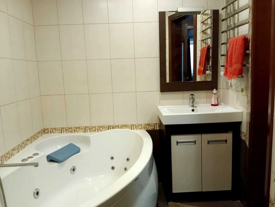 Срочно продам 3х комн кв район м Дворец Спорта 5/9 с ремонтом, меб