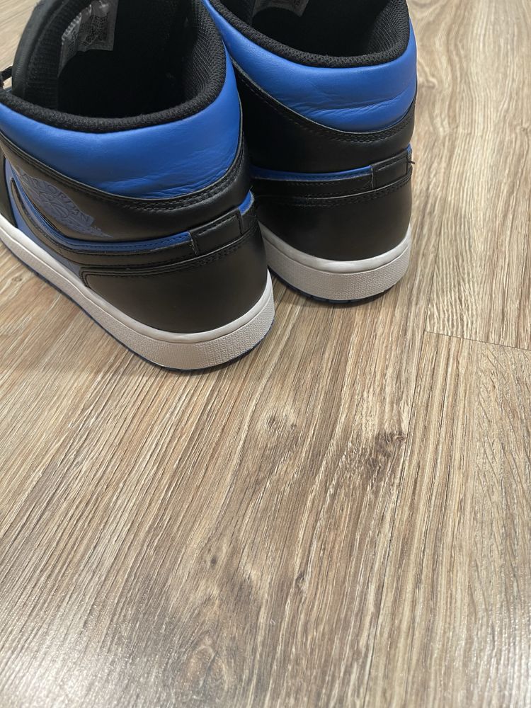 Nike Air Jordan —