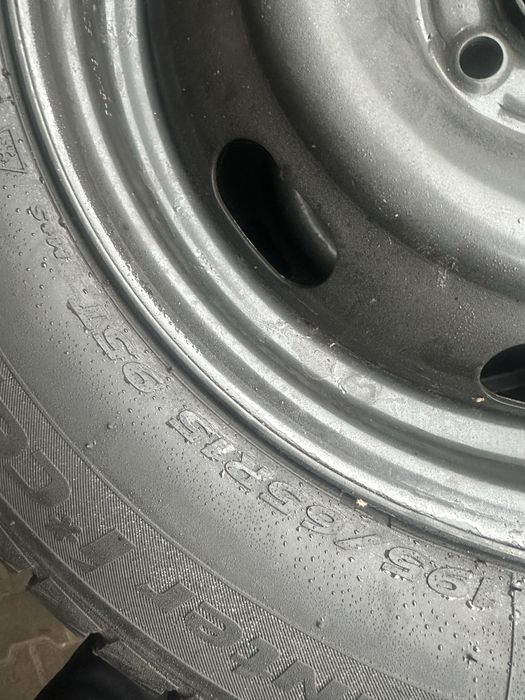 Продам резину з дисками зима 195 65 15