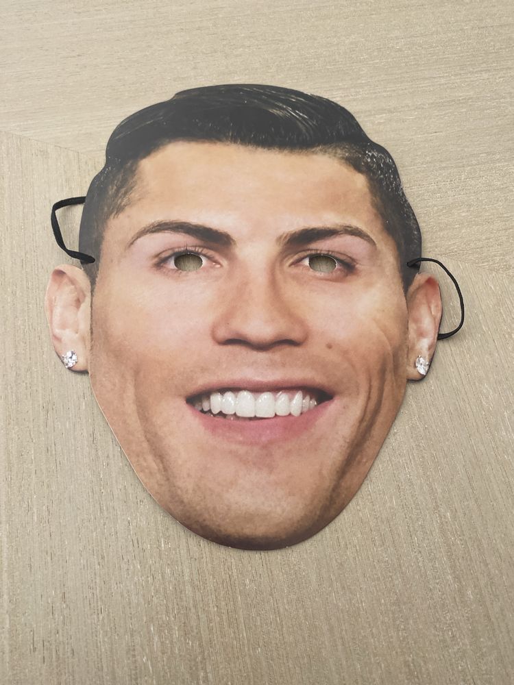 Mascara do ronaldo assinada por ele