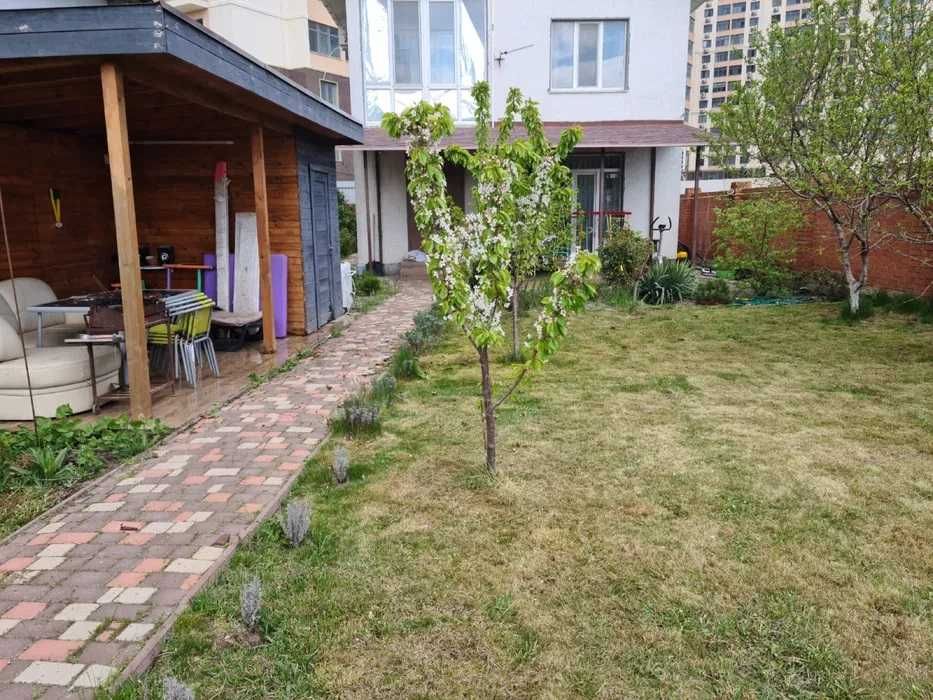 Продам 2х эт. дом на 5 сотках земли