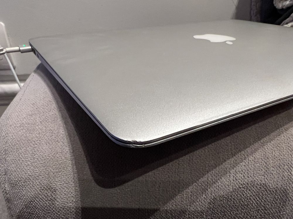 MacBook Air 13,3” (core i7; 2,2Ghz; 8GB RAM; 512GB SSD)