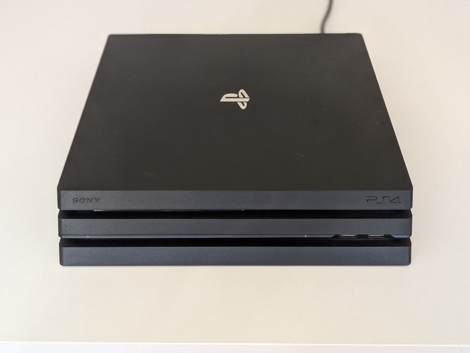 PlayStation 4 PS4  1TB - Usada - Sem comando