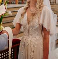 Pięknie błyszcząca suknia ślubna