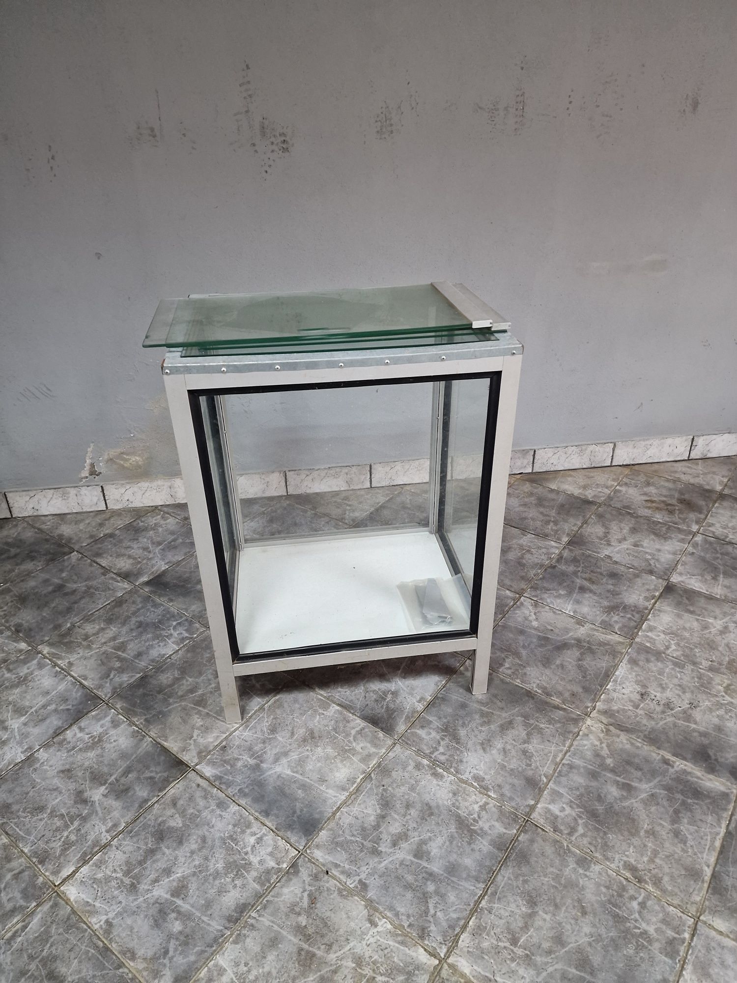 Vitrine aluminio usada