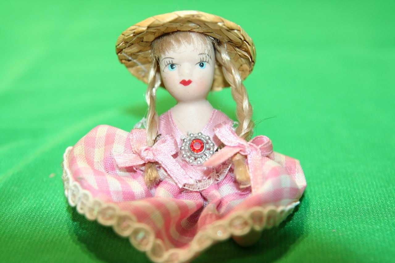 Фарфоровая кукла из коллекции Collectible Ornament куколка 7 см