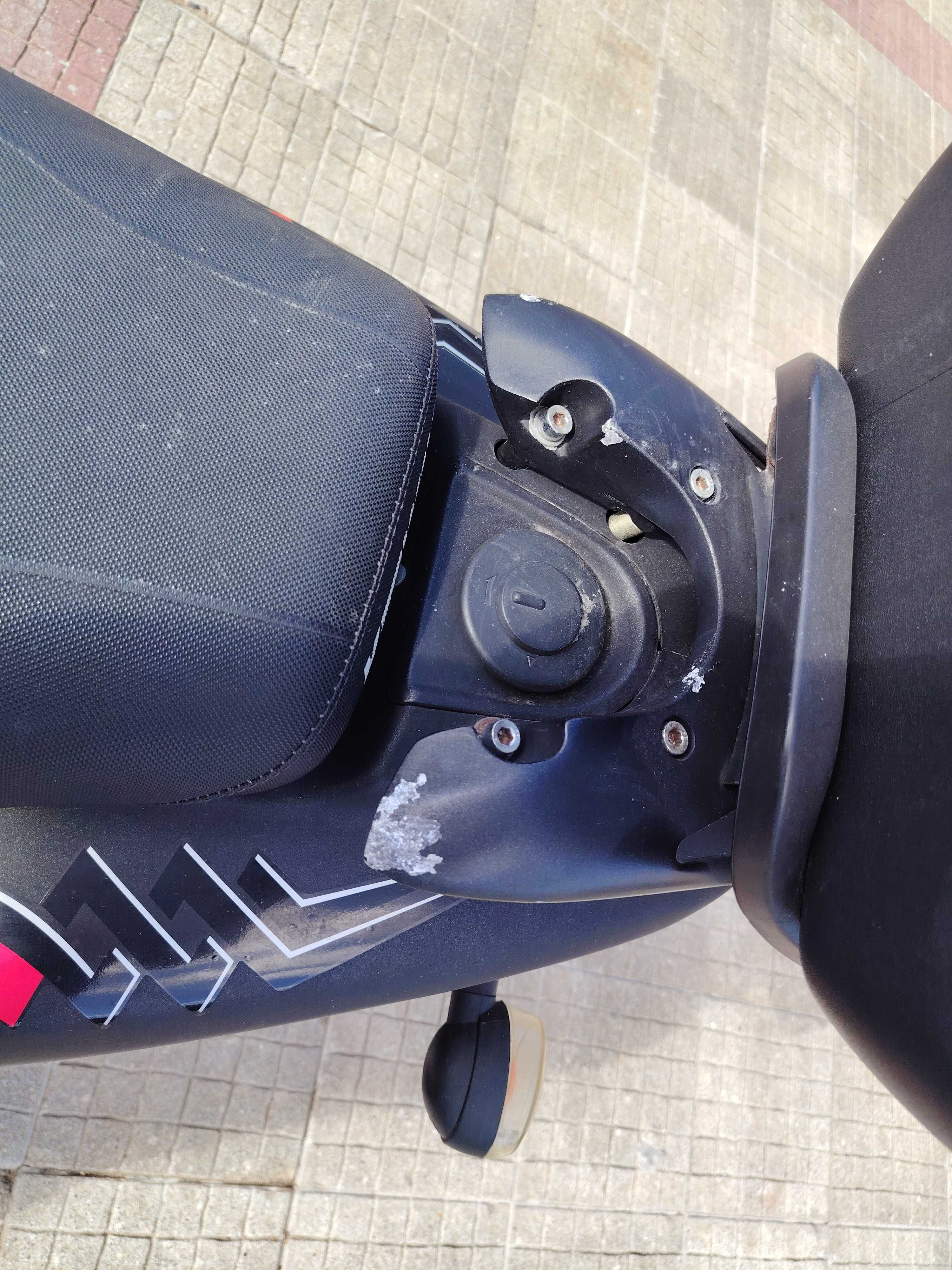 Keeway F-ACT 50 vermelha