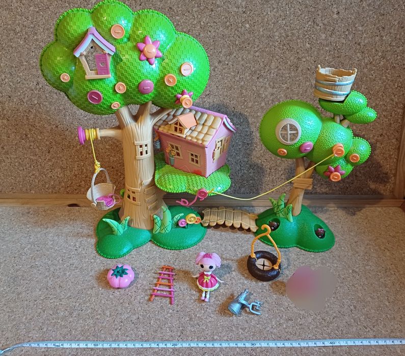 Lalaloopsy casa na árvore, boneca e acessórios. Conjunto.