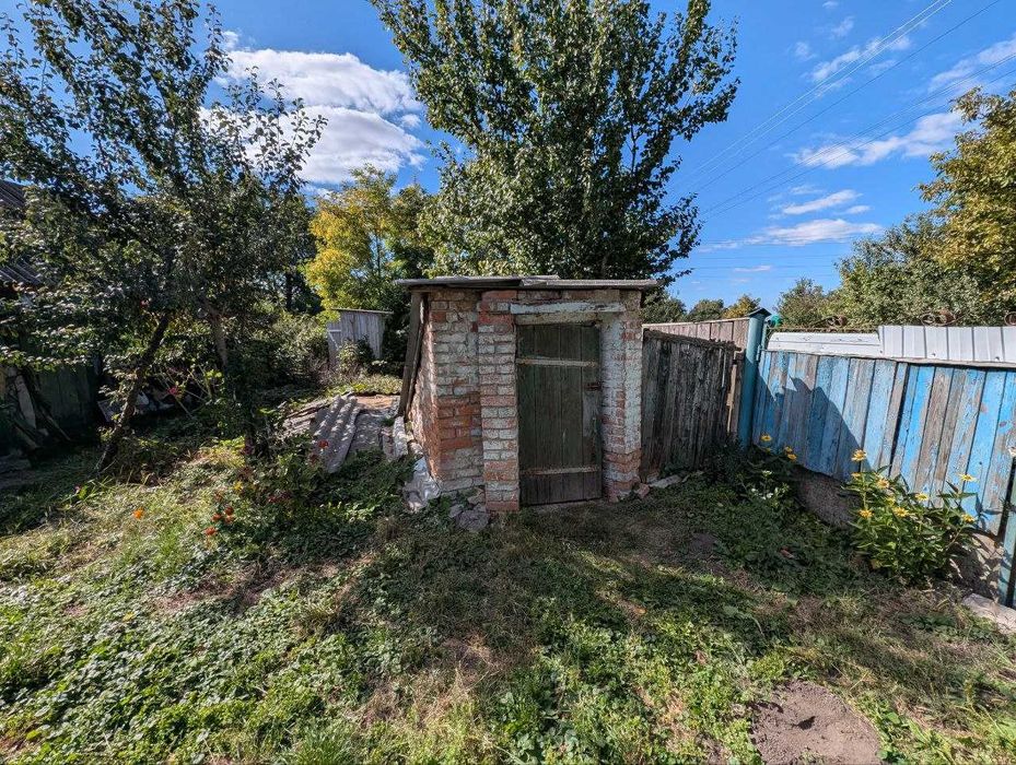 Будинок з садком, городом та земельною ділянкою біля Ніжина