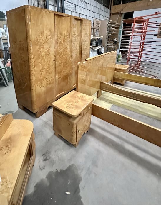 Meble sypialnia łóżko nakastlik stół krzesła toaletka komplet czeczota